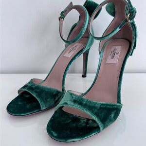 NIB Valentino Garavani Emerald Green Velvet Ankle-Strap Heels Size 38